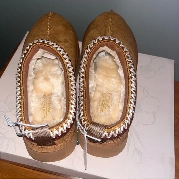 Altar'd State Tan Slip-On Shoes with Red Trim - Picture 2 of 6